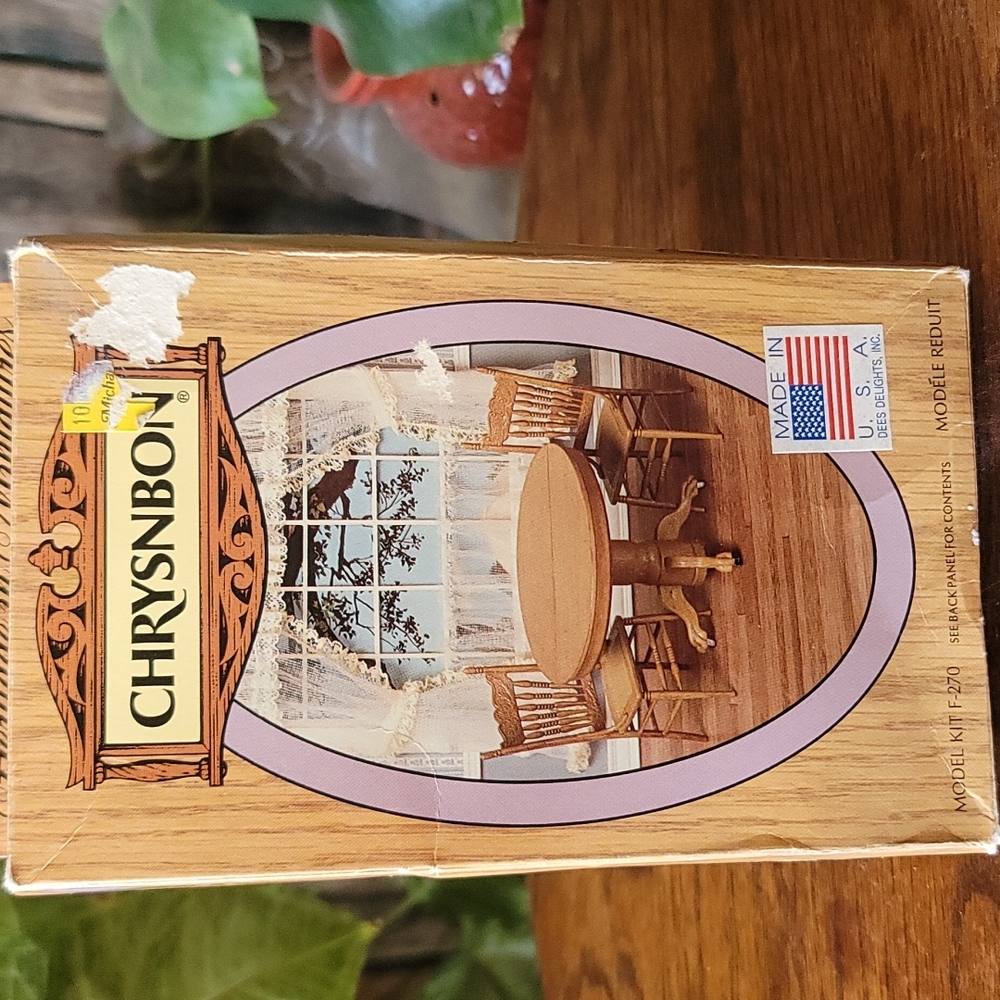 Chrysbon Dinning room table Miniature kit